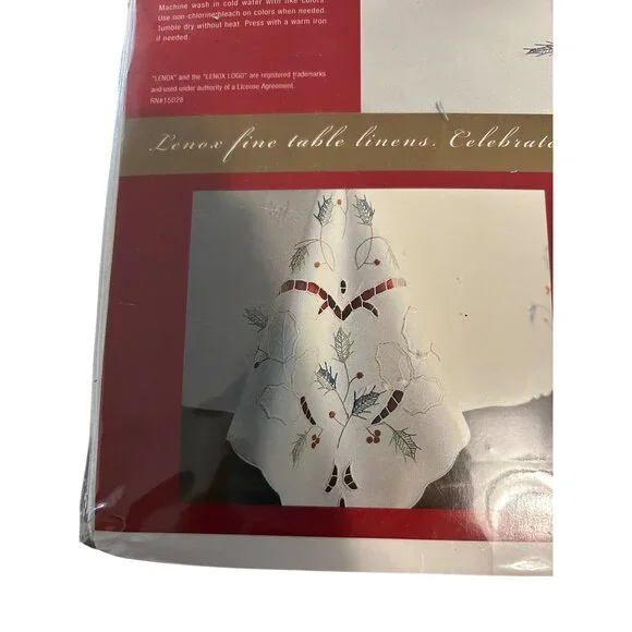 Lenox For The Holidays Embroidered Tablecloth Oblong 60"x84" and 7 Napkins - Picture 6 of 6